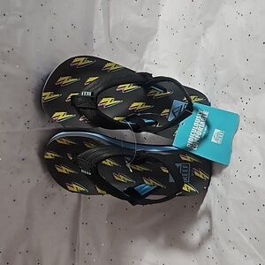 REEF LIGHTNING SANDALS: NEW WITH TAGS: SIZE 9/10